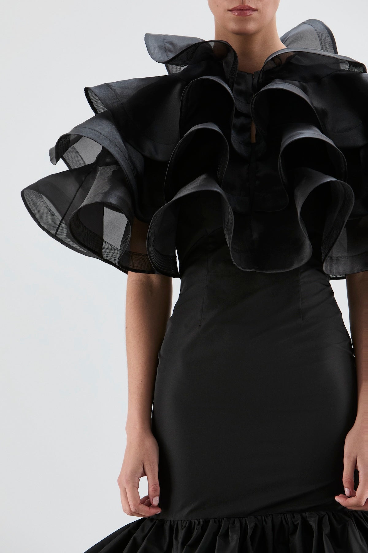 BLACK MAXIAVEDON CAPE